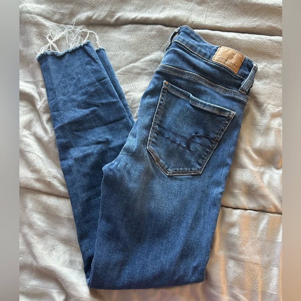 American Eagle Next level stretch cropped jeans. Size 2reg